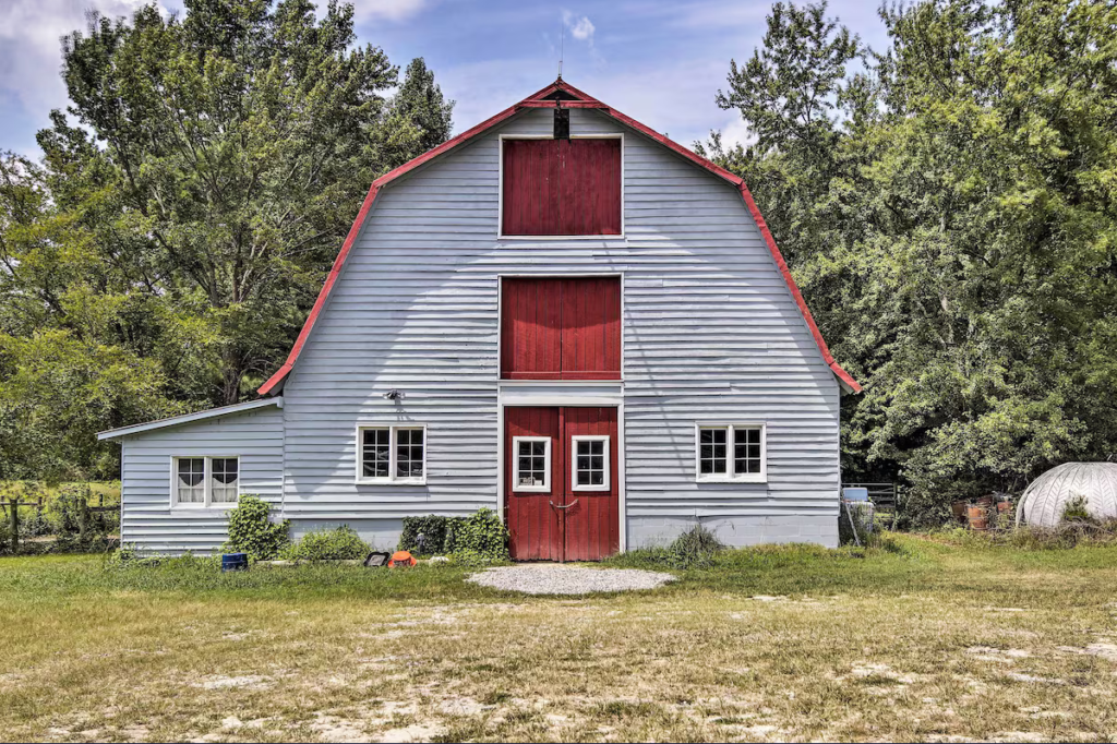 Main horse barn at Terre Houte Farm in Midlothian Va.