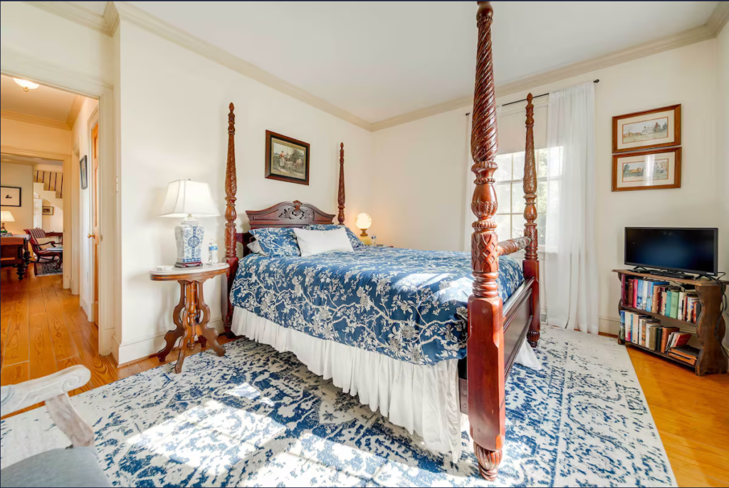 Bedroom 1 on first floor of Terre Haute Retreat Center with queen bed.