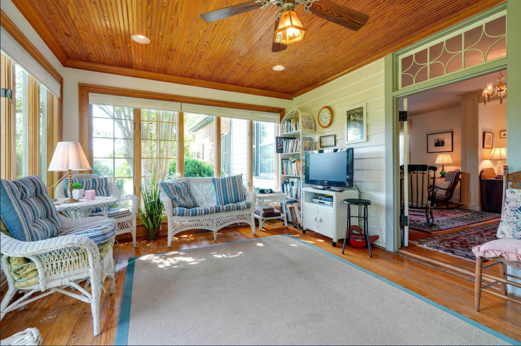 Sunroom, gathering and meeting space at Terre Haute Farm and Retreat Center in Midlothian Va. view 2